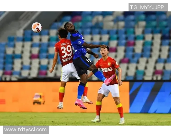 广州足球队边路渗透战术解析与应用探讨