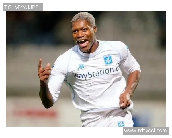 屡创佳绩的足球明星背后的奋斗故事与荣耀时刻